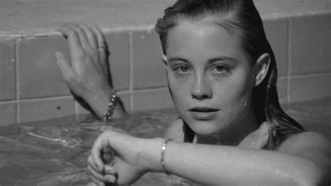 Cybill Shepherds Pool Scene Banned THE LAST PICTURE。